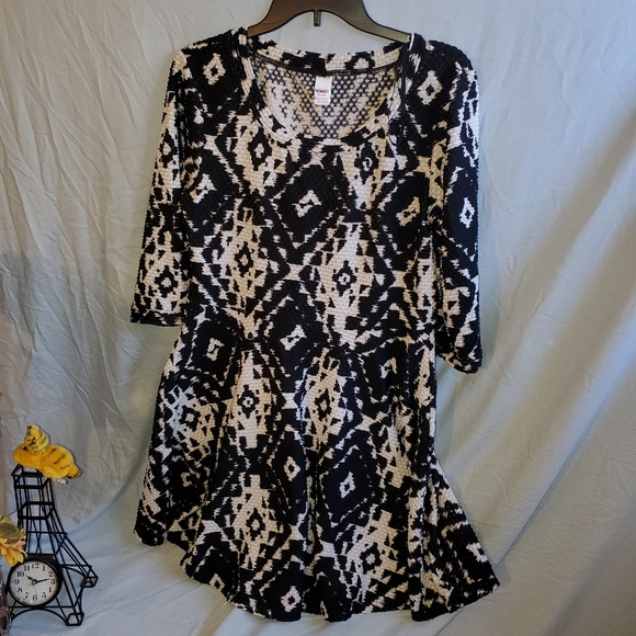 BONGO Dresses & Skirts - Bongo Geometric Comfy fit flare dress Size Juniors XL